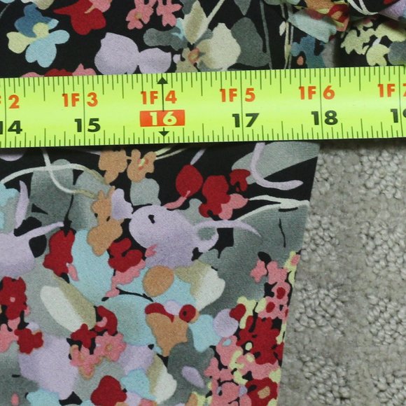 Jones New York Size 10 Floral 100% Silk Blouse - Picture 6 of 7
